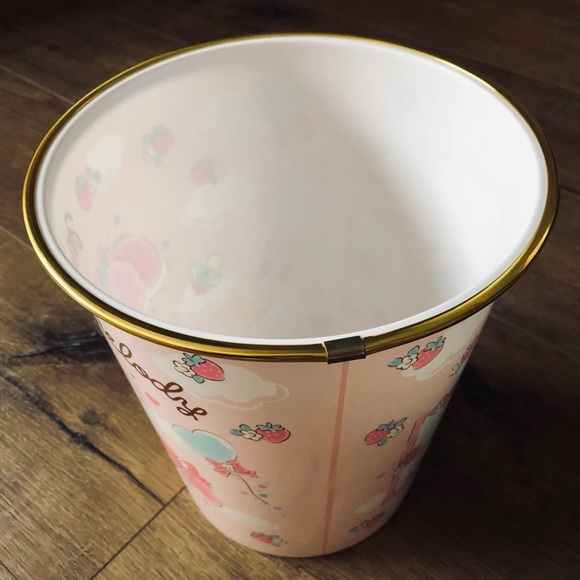 Only 1 Left! MY MELODY-Imported (NWT) Plastic Waste Basket - Picture 8 of 11